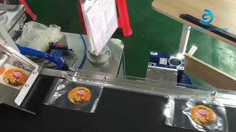 Zip type premade empty bag pouch paging feeding automatic top flat labeling machine label applicator