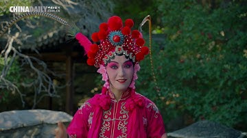 隔岸观火(gé àn guān huǒ)