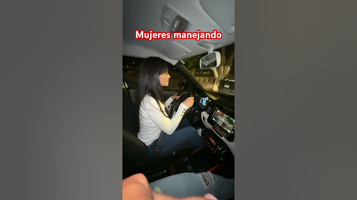 Mujeres manejando