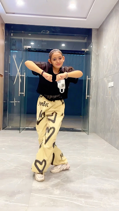 Sundari🫶♥️#kashishpatel #trendingsong #viralsong #sanjurathod #gulabisadi #dance #newsong #shorts