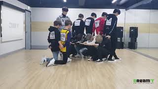 Wanna One Energetic Dance Practice