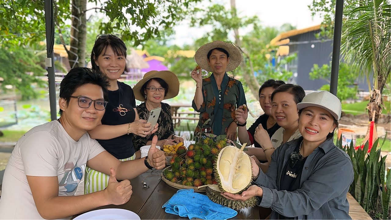 KHÁCH ĐẾN HOMESTAY LONG KHÁNH QUÊ EM CHỈ MÊ TRÁI CÂY VÀ CẢNH QUÊ YÊN BÌNH