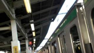 E233系3000番台コツE01編成「回送」発車