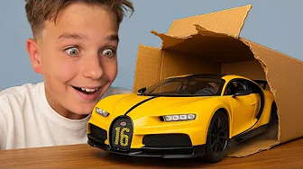 Mark unboxes Bugatti Chiron scale 1:18 & show races supercars