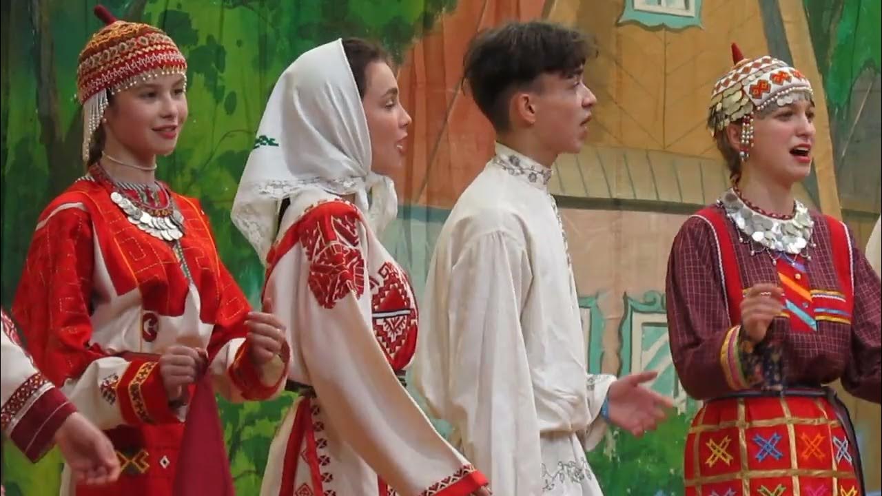 Таван сершыва хутелекенсене. Чувашский костюм средненизовых чувашей. Народные танцы чувашии. Коренная чувашка. Чуваш видео.