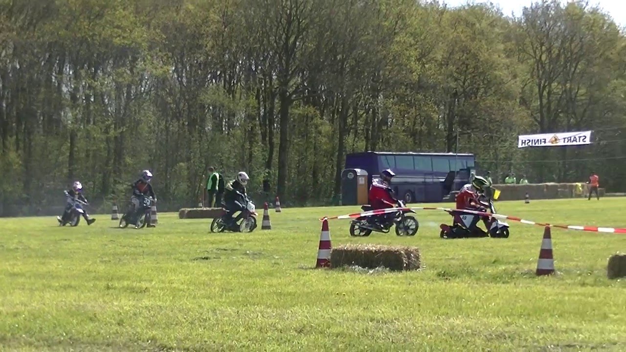 Brommer standaard / Training - Oldtimer festival Hoornsterzwaag 2016