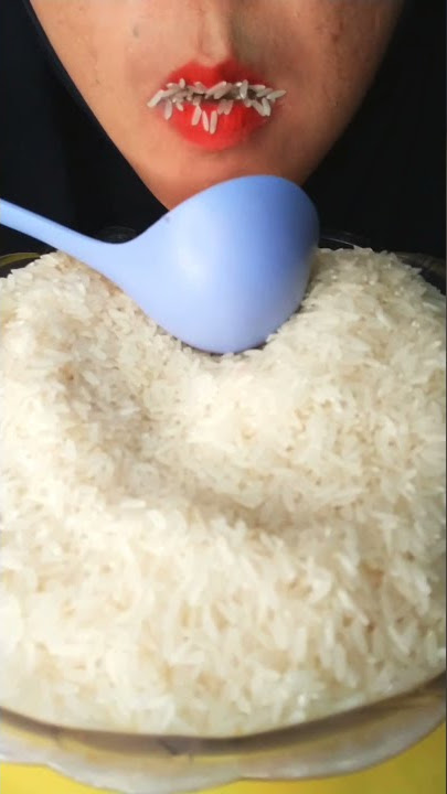 ASMR RAW RICE EATING SOUNDS | MAKAN BERAS MENTAH PAKAI CENTONG | 生ご飯を食べる | 밥을 먹다 | 吃生米 #shorts