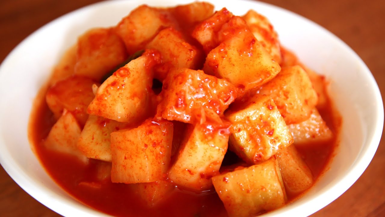 Cubed radish kimchi (kkakdugi: 깍두기) | Maangchi