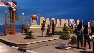 Pantai padang di malam hari