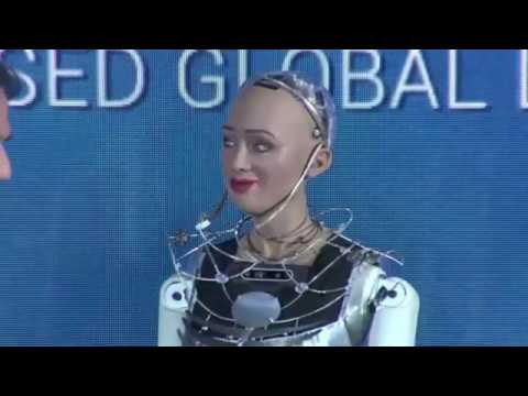 Sophia, la robot umanoide, presentata da Neri Marcorè 
