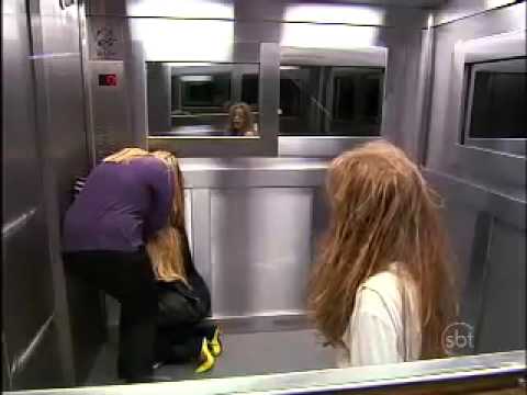 extremely-scary-ghost-elevator-prank-in-brazil-4