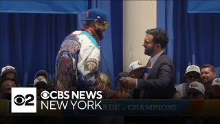 Knicks receive Keys to New York City at NBA championship parade