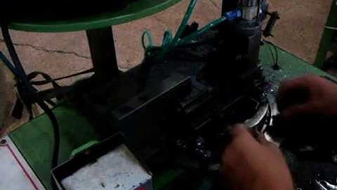 Semi-automatic Non-lock(keyhole type) #Slidermachine #zipperslider #zippermachine