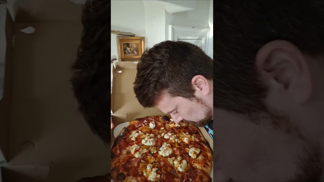 Пицца с капоколой и острым медом от Pizzacato, Портленд, Орегон.