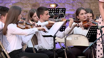 Orkestar Glazbene škole Josipa Hatzea i Ivona Bosančić: Majka, Serenada