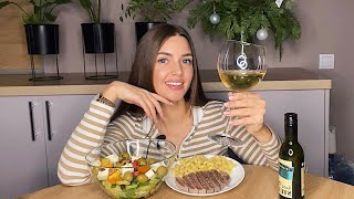 НОВОГОДНИЕ ПОДАРКИ🎁 СЕВЕРНОЕ СИЯНИЕ МУКБАНГ стейк вино греческий салат MUKBANG beef steak wine