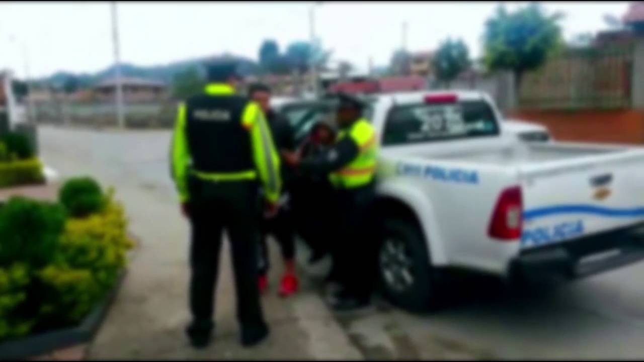 Dos detenidos por robo a un local comercial en Cuenca - YouTube