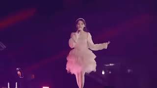 [IU] 'strawberry moon' Live Clip(2022 IU Concert 'The Golden Hour:Under The Orange Sun ') Resimi