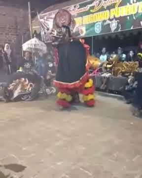 Solah singo barong begundal di legowo putro