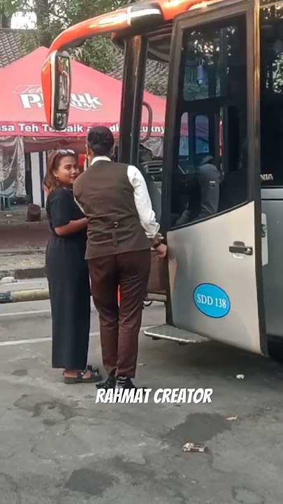 Kak Wulan Pramugari Cantik Bus Rosalia indah