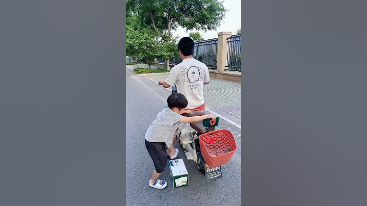 爸爸带娃去姥姥家，结果儿子和牛奶都没上车，这爸爸带娃也太不靠谱了吧#呆萌小米宝#萌娃#熊孩子
