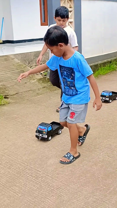 L300 festival wobbly truck miniature #funny #miniaturetruck #telolet