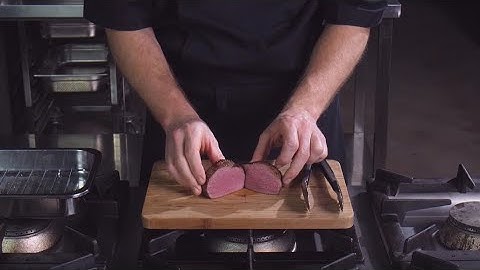 Hoe bak je een goede biefstuk? Chef Robert laat het zien!