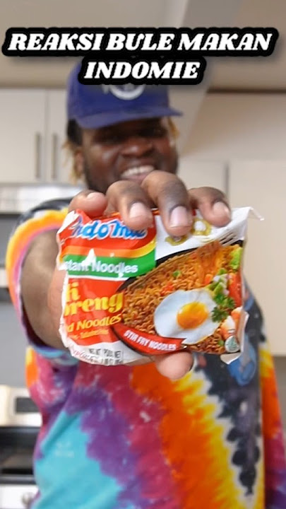 WEST JAVANESE REACTION TO EATING INDOMIE FOR THE FIRST TIME