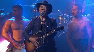 Opetaia Foa'i 'We Know The Way' live at the VNZMAs 2017 chords