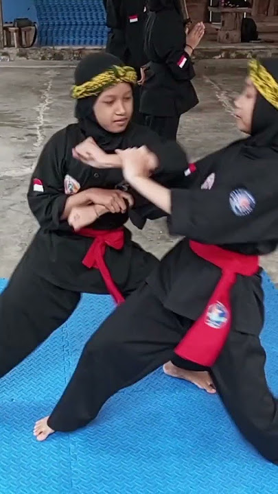 pertarungan pendekar wanita #silatindo #viral #beladiri #pencaksilat #cerita #apidibukitmenoreh