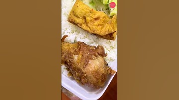 Đặt suất cơm gà về ăn, cô gái mở ra thì hết hồn thấy "bầy dòi bò lúc nhúc"