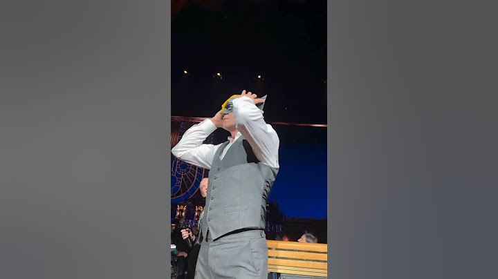 Hugh Jackman Recreated His Iconic Mask On Moment At Stage show 💛🐺#shorts