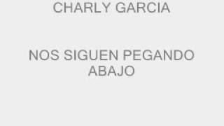 Video thumbnail of "NOS SIGUEN PEGANDO ABAJO  --  CHARLY GARCIA  --  MUSICA"