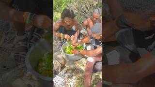 Woooow How Hadzabe Cook Their Vegetables food junglehunter africantribe