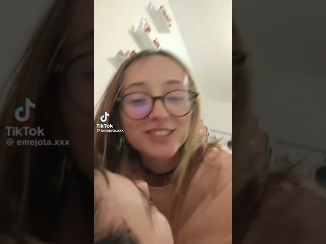 Emejota ya tiene novio. Así que Dejadme de dar la brasa con lo de que os la presente por dios