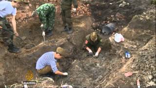 Volonteri Tragaju Za Ostacima Sovjetskih Vojnika