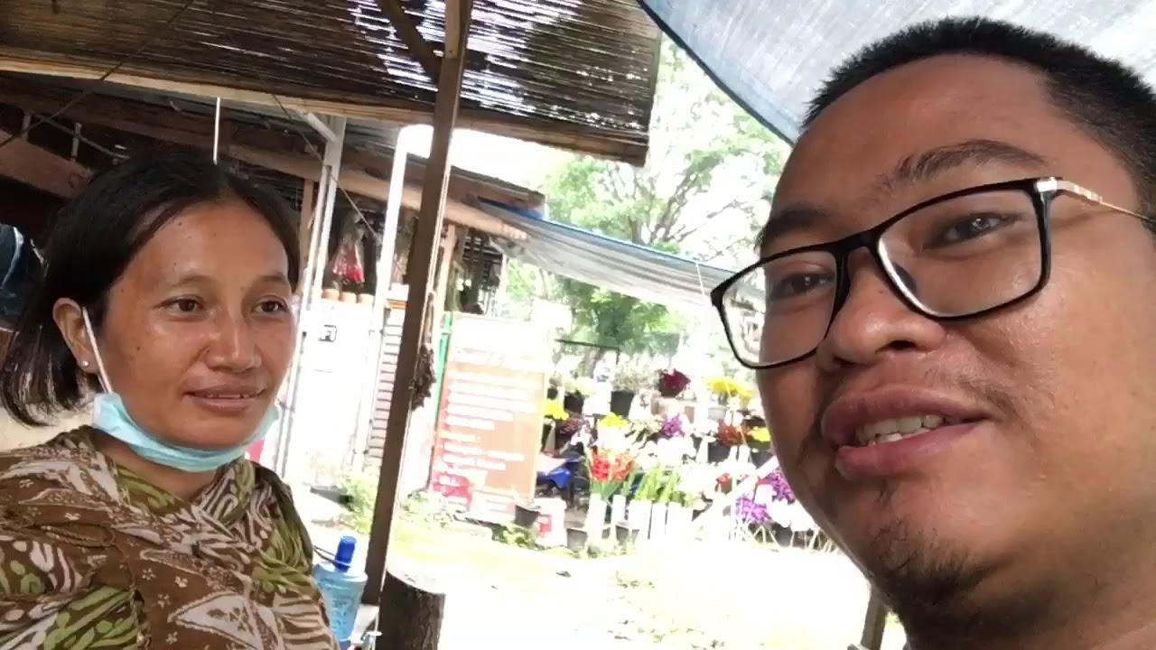  Penjual  bunga  segar di  dekat pajak melati Medan YouTube