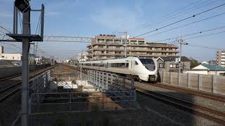 JR総持寺駅を通過する電車たち・2023-04-28