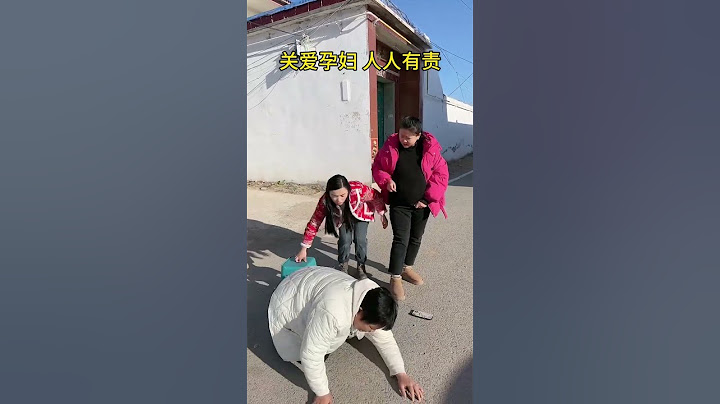This move by the woman in white is too dangerous. Fortunately, the woman in red found out in time t