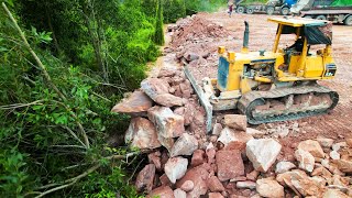 OMG!! Super Strong Power Machine KOMATSU Bulldozers Pushing Big Mountains Stones Land Reclamation