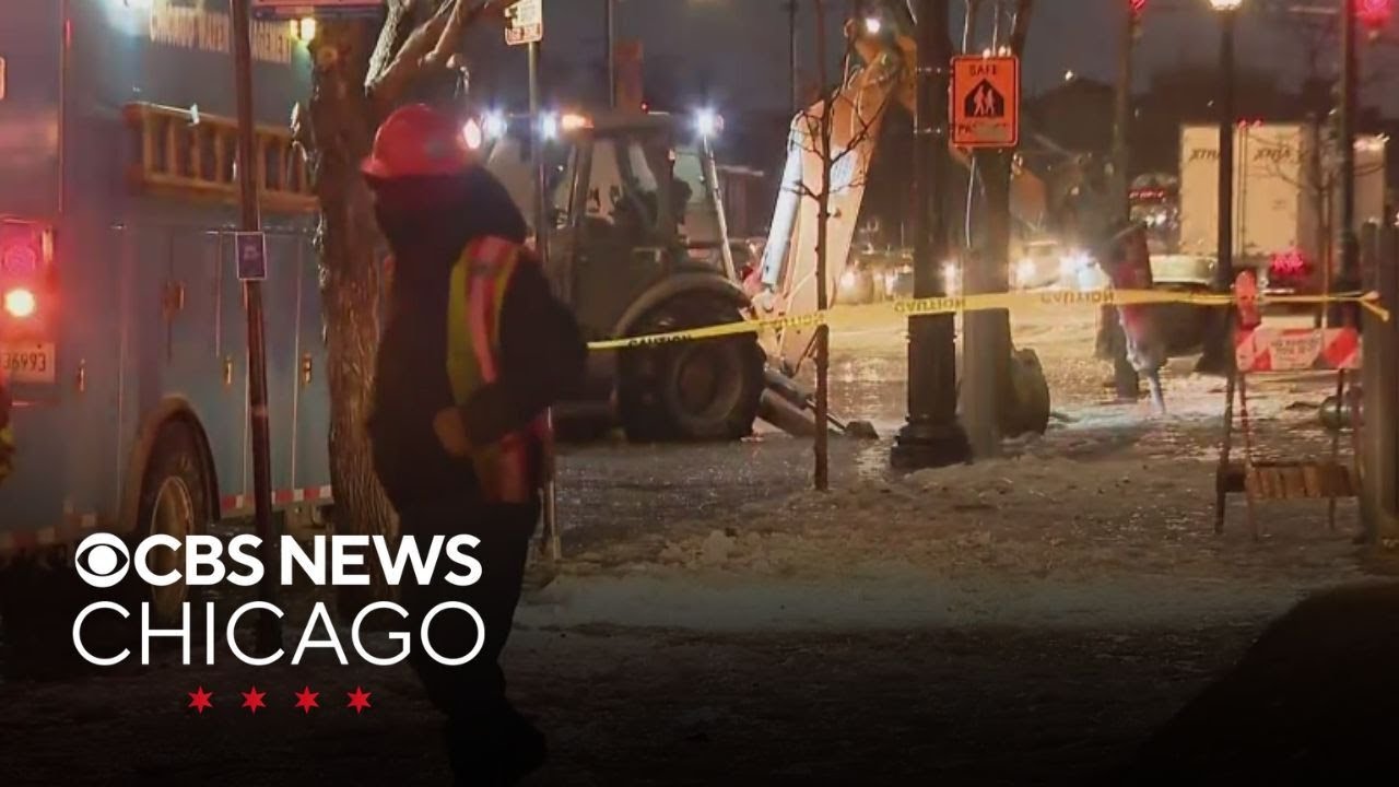 Water main break leaves sheets of ice on Chicago's West Side - YouTube