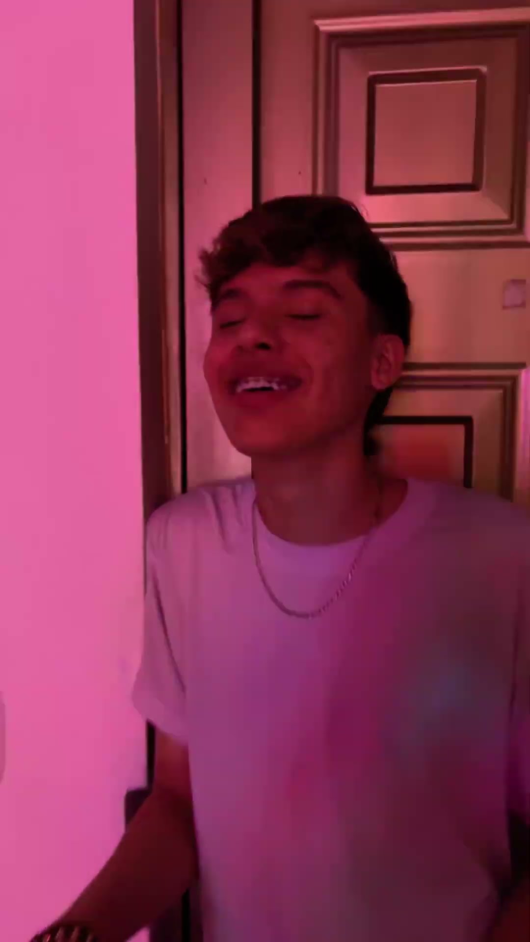 Me dijiste “APAGA LA LUZ” ?#humor #cosasdefamilia #comedia #shortviral