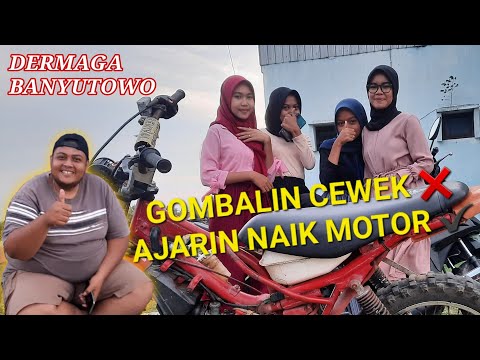 Ajarin cewek hijab naik motor trail. lok. dermaga Banyutowo.