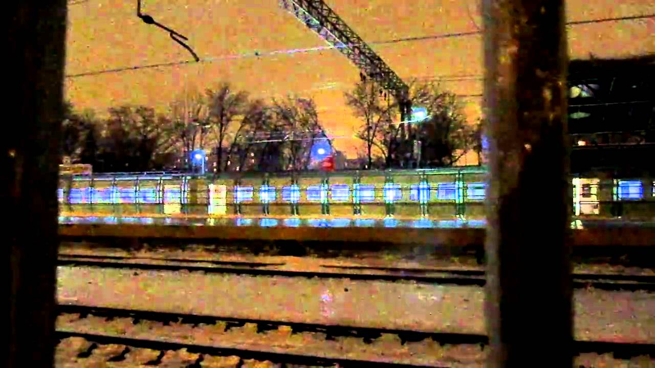 Провода обледенели, электрички искрят. - YouTube