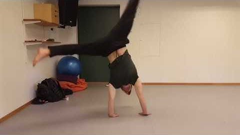 May Movement - Simon Granit Ossoinak [Acrobatics, Acrodance]