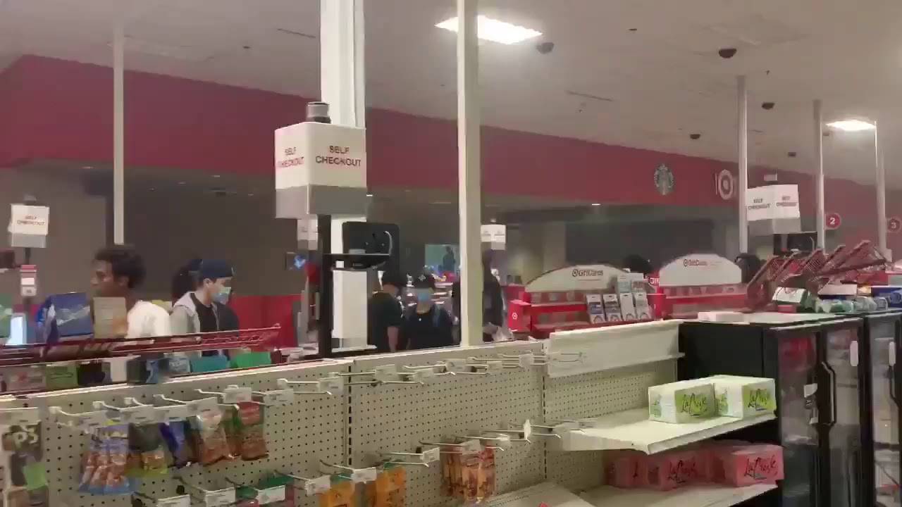 Supermarkets destroyed in America . Loot in supermarket - YouTube