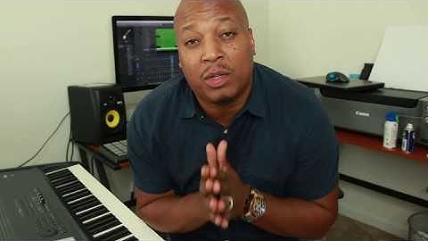 Guzy, making a beat using Native Instrument Komplete 10