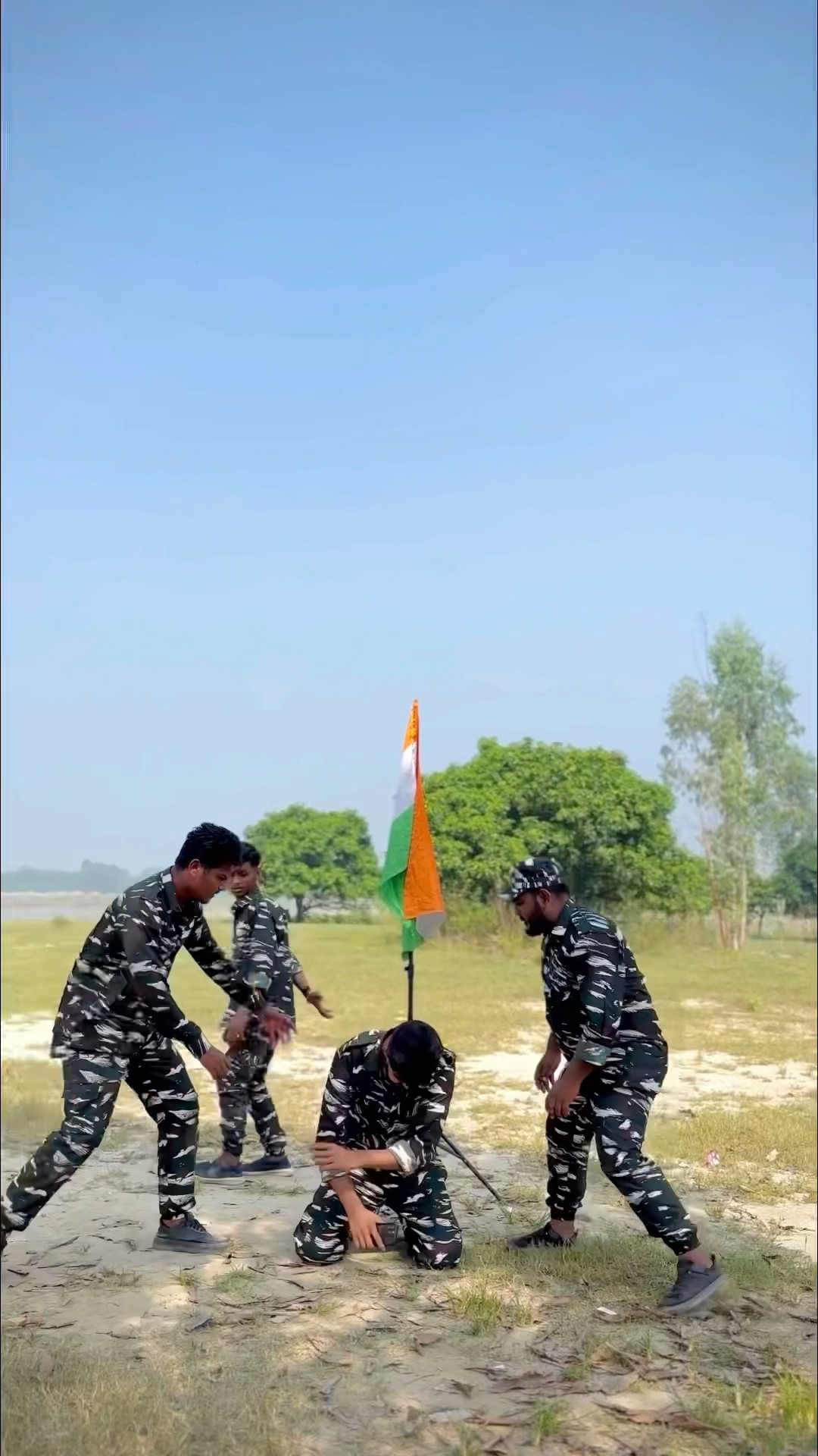 क्या फ़ॉजी अपनी माँ से मिल पाएगा??? #army #indiamarmy #emotional #maa #shortfeed #armyemotional