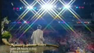 Benny Hinn sings in Russia (Olympic Stadium)