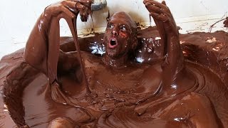 Bathing in 600 lbs of Nutella